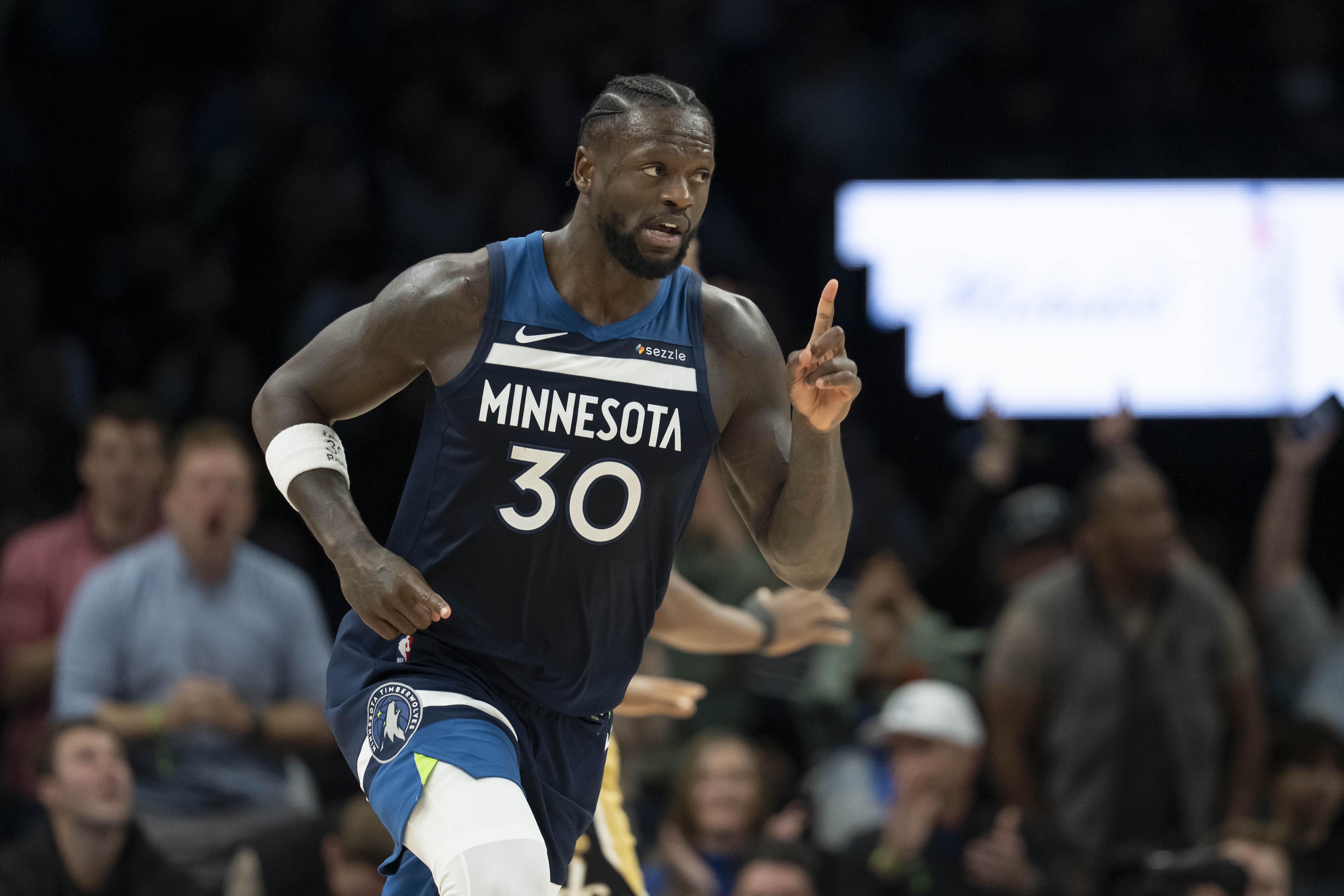 耀世娱乐APP-表现不俗!兰德尔半场11投5中&罚球2中2得13分4板1断 正负值+14